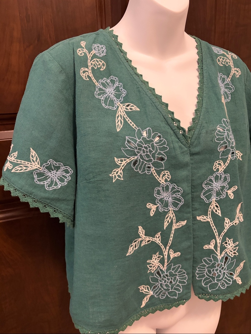Universal Thread Embroidered Top - Picture 2 of 8